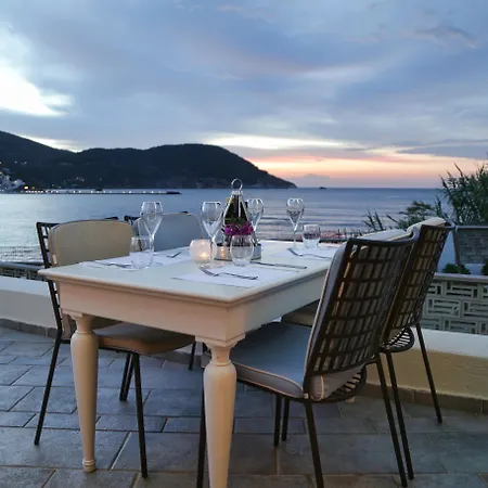 Village Hotel 5*