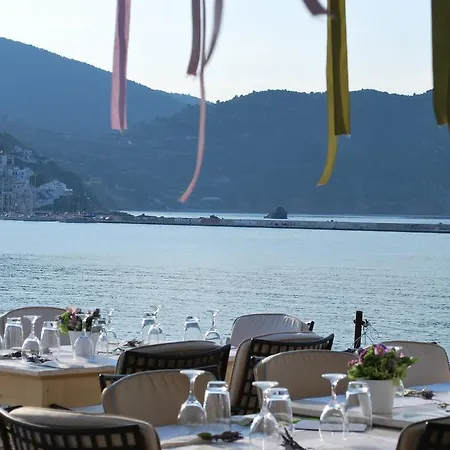 Hotel Village