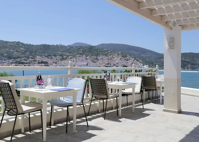 Village 5* Skopelos stad